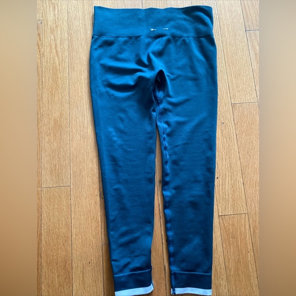 The Outset 2 piece set - Form Seamless Bronte Bra & 25in Midi Pant-Pool Blue -L - Picture 9 of 10